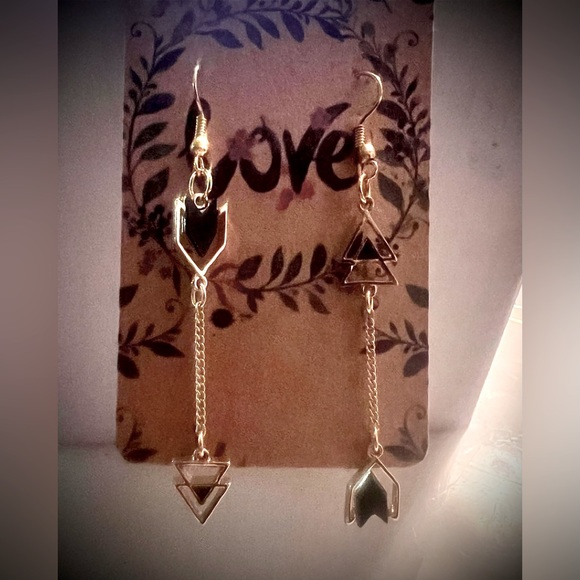 Handcrafted arrow earrings on French hooks - Picture 1 of 1